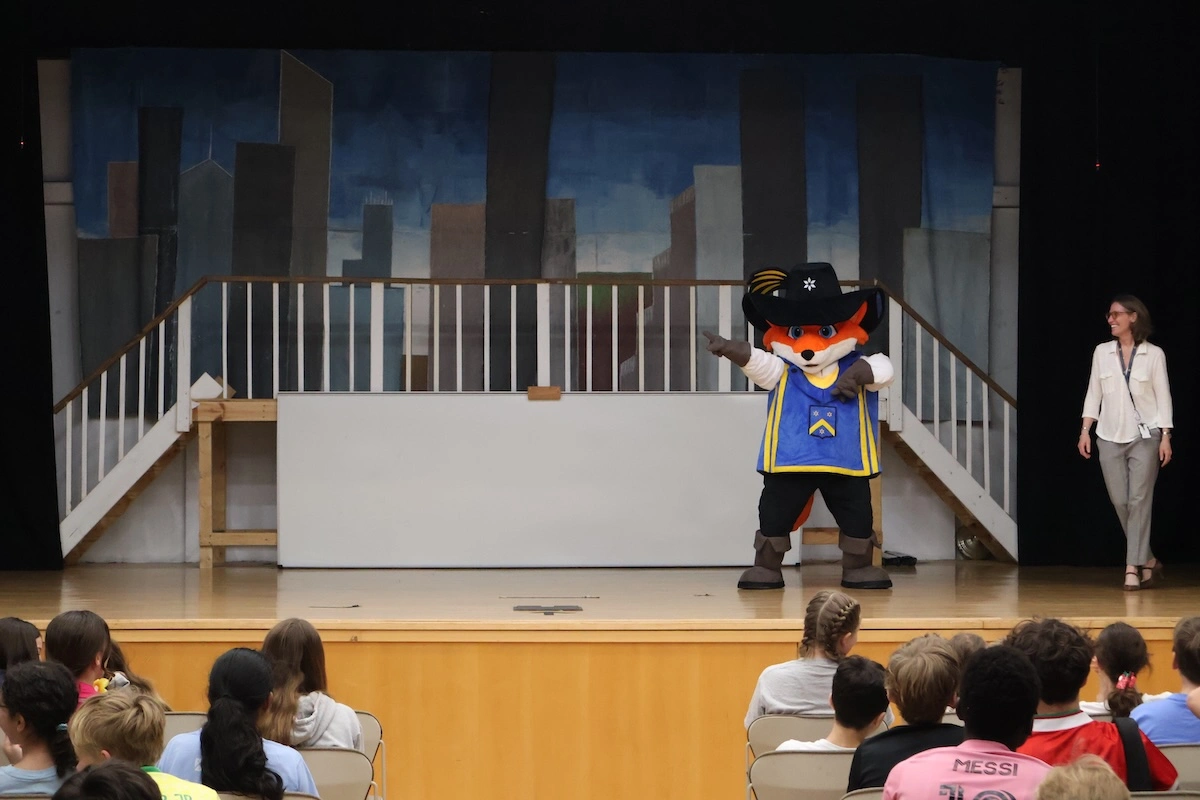 Rochembeau mascot at school event